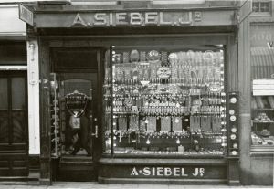 ouderwetse juwelier, etalage, zilver en goud