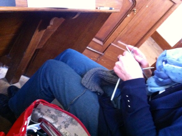 breien tijdens repetitie,Lokhorstkerk, Leiden, repetite Leidse Koorprojecten, dirigent Wim de Ru