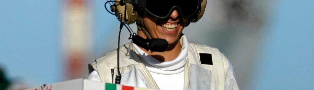 PIZZA, PIZZAKOERIER, bezorgen van izza's, gevaar pizzakoerier, ongelukken met pizzakoerier, brommertje , andre van duin, stuntende pizza koerier, bezorger,