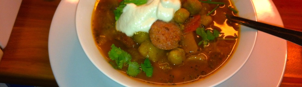 amandelroom, kruidige stoofpot, kruiden, basilicum, bieslook, koriander, groenten, worst