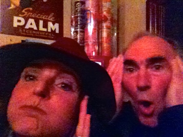 man en vrouw, zalmendans, vruchtbaarheidsdans, baltsende zalmen, gekke bekken trekken,