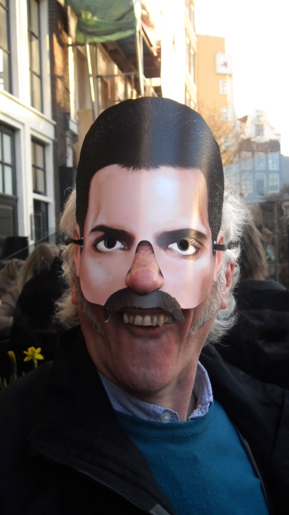 man met masker, mannen met masker, Freddy Mercuri, Mick Jagger, man met baard en masker, bril, gemaskerde mannen