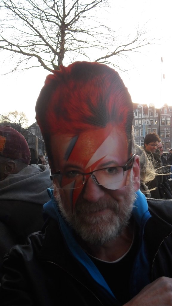 man met masker, mannen met masker, Freddy Mercuri, Mick Jagger, man met baard en masker, bril, gemaskerde mannen