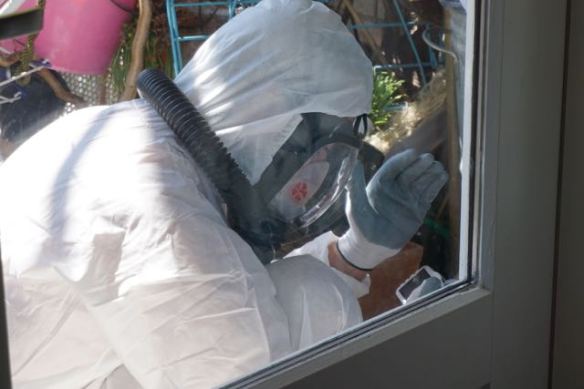 HEMUBO, milieutechniek, astronaut, verwijderen van asbest, asbest team, man in wit pak, 