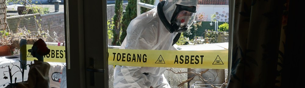 asbestwagen,HEMUBO, milieutechniek, astronaut, verwijderen van asnest, asbest team, man in wit pak,