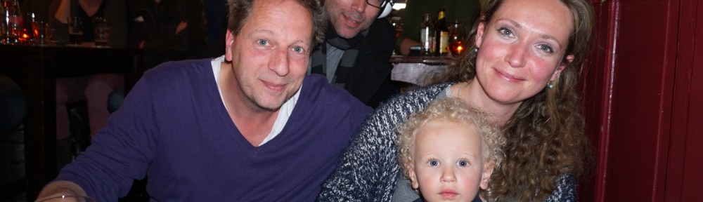 gezin in kroeg, man, vrouw en kind, in Café de Twee Spiegels, gezin