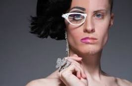 TRAVESTIE, MAN VERKLEED ALS VROUW, GEBOREN IN VERKEERD LICHAAM, transseksueel, man in vrouwenkleren