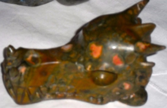 magie, heksenvingers, ET schedelskristallen schedels, veld van schedels, drakenschedels, elfenschedels. ankh