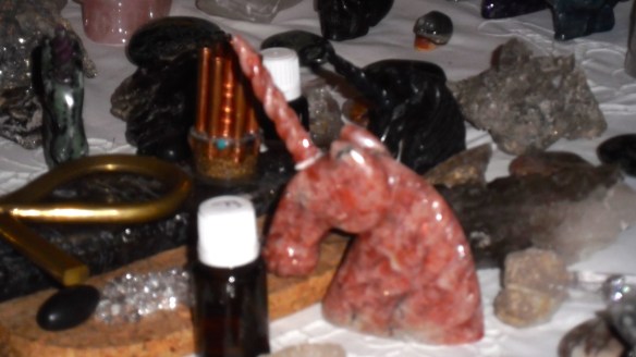 magie, heksenvingers, ET schedelskristallen schedels, veld van schedels, drakenschedels, elfenschedels. ankh