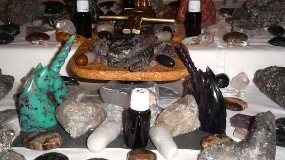 magie, heksenvingers, ET schedelskristallen schedels, veld van schedels, drakenschedels, elfenschedels. ankh