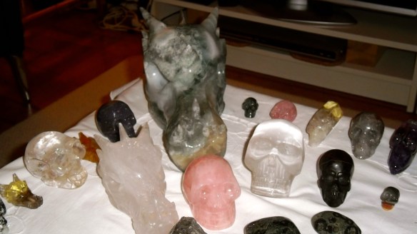 magie, heksenvingers, ET schedelskristallen schedels, veld van schedels, drakenschedels, elfenschedels. ankh