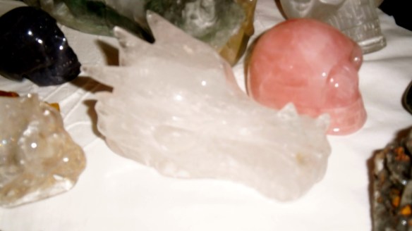 magie, heksenvingers, ET schedelskristallen schedels, veld van schedels, drakenschedels, elfenschedels. ankh