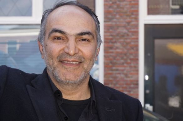 Afghaanse steenhandelaar, marktkoopman, kristallen, Afghaanse stenen en kristallen