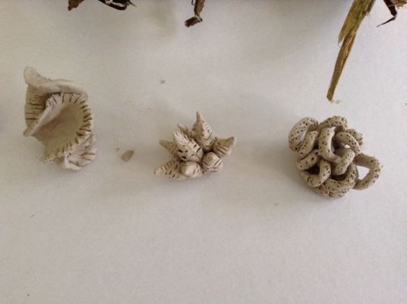 microben, Buitenkunst, kunstproject, microben van klei, klei objecten, 