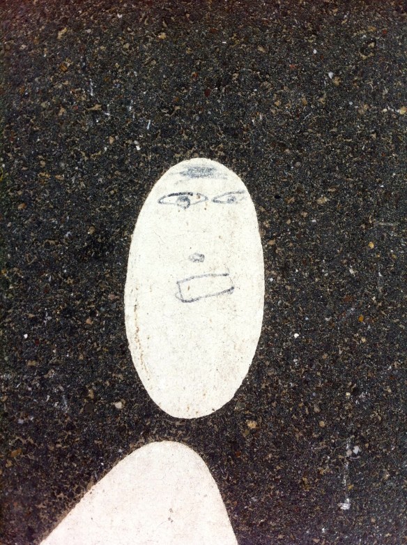 mannetjes  op fietspad, grappige verkeerstekens, gezichtjes op verkeersborden