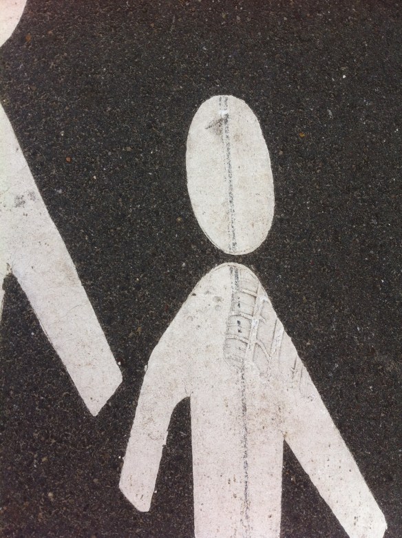 mannetjes  op fietspad, grappige verkeerstekens, gezichtjes op verkeersborden