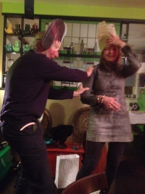 gek doen, toneelspelen, liedje, voordracht, vrienden maken pret