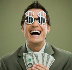 Meestal zijn ze niet zo knap, maar dat hoeft ook niet. Een man mag zo lelijk zijn als een aap zeggen ze in Indonesië. Als hij maar geld heeft......