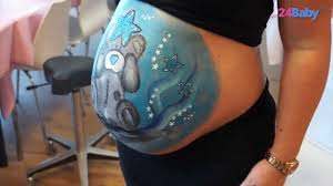 beschilderde zwangere buik